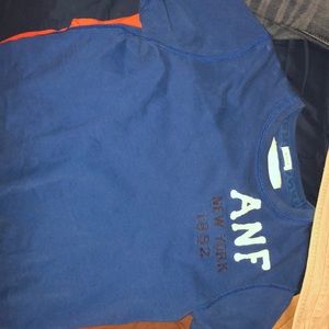 Men’s muscle fit Abercrombie and Fitch t shirt XS